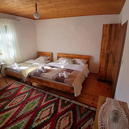 Bujtina Tusha Priska e Madhe Exterior foto